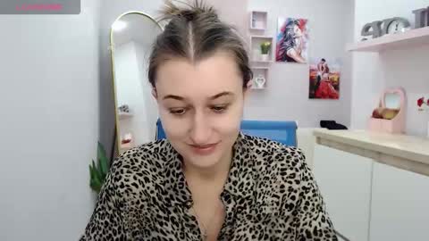 Snapshot of muriel_elvin chatting on October 6, 9:18 am muriel_elvin online show from October 6, 9:18 am