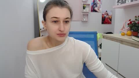 Snapshot of muriel_elvin chatting on December 5, 8:23 am muriel_elvin online show from December 5, 8:23 am