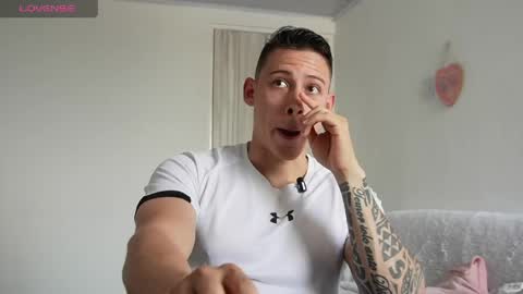 muscle_king_cum online show from April 11, 3:38 pm