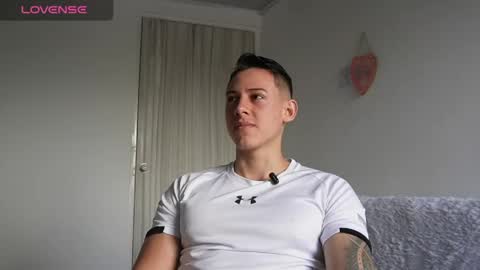 muscle_king_cum online show from May 20, 1:39 pm