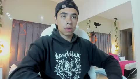Snapshot of muscle_scott chatting on October 7, 12:13 pm muscle scott online show from October 7, 12:13 pm