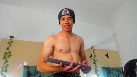 Snapshot of muscle_scott chatting on October 9, 12:36 pm muscle scott online show from October 9, 12:36 pm