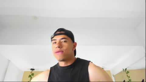 Snapshot of muscle_scott chatting on October 19, 12:17 pm muscle scott online show from October 19, 12:17 pm