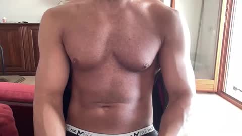 muscleaura online show from May 13, 9:39 am