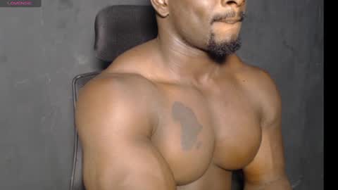 musclegod23 online show from December 4, 8:12 am