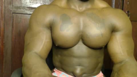 musclegod23 online show from September 12, 11:59 pm