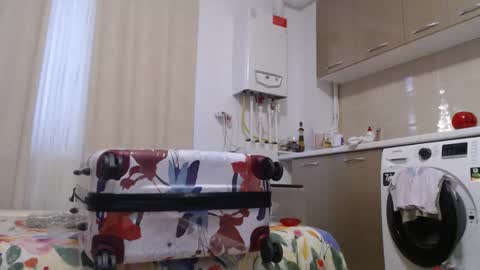 Snapshot of musclesqueen chatting on December 5, 2:11 pm MusclesQueen online show from December 5, 2:11 pm