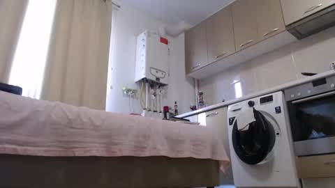 Snapshot of musclesqueen chatting on March 6, 1:14 pm MusclesQueen online show from March 6, 1:14 pm