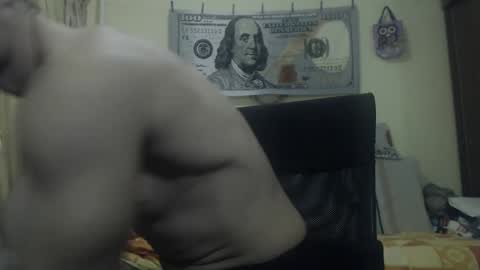 Snapshot of musculargod chatting on December 24, 12:00 am SexyMuscled online show from December 24, 12:00 am