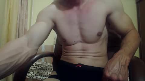 Snapshot of musculargod chatting on November 11, 10:21 pm SexyMuscled online show from November 11, 10:21 pm