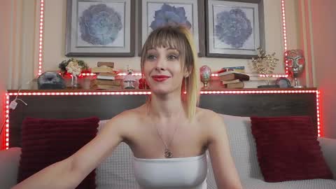 Luna  online show from April 9, 8:36 pm