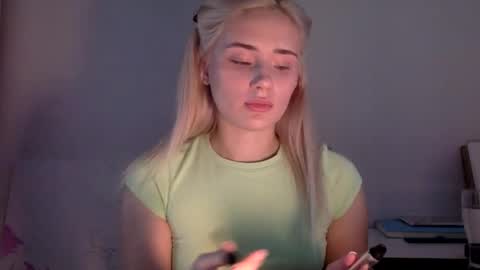 Snapshot of musescorner chatting on December 3, 10:57 am musescorner online show from December 3, 10:57 am