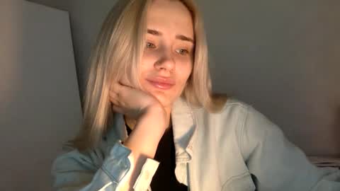 Snapshot of musescorner chatting on December 19, 3:30 pm musescorner online show from December 19, 3:30 pm