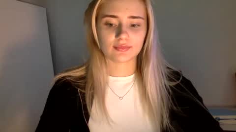 Snapshot of musescorner chatting on December 20, 3:41 pm musescorner online show from December 20, 3:41 pm