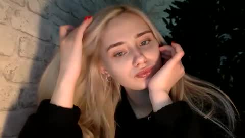 Snapshot of musescorner chatting on February 4, 11:16 am musescorner online show from February 4, 11:16 am