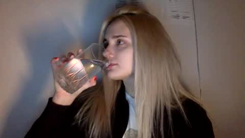 Snapshot of musescorner chatting on February 10, 6:01 pm musescorner online show from February 10, 6:01 pm