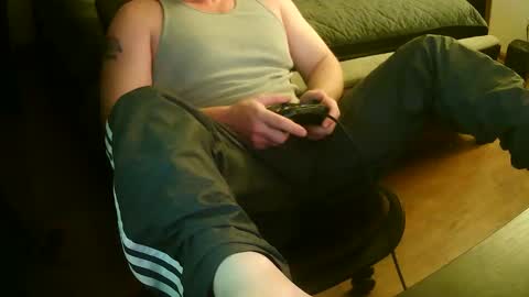 Snapshot of mustenjoyhead79 chatting on November 27, 2:13 am mustenjoyhead79 online show from November 27, 2:13 am