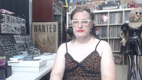 Muziknerd online show from May 17, 6:11 am