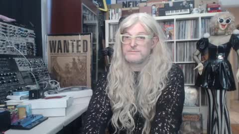 Muziknerd online show from May 21, 11:34 pm