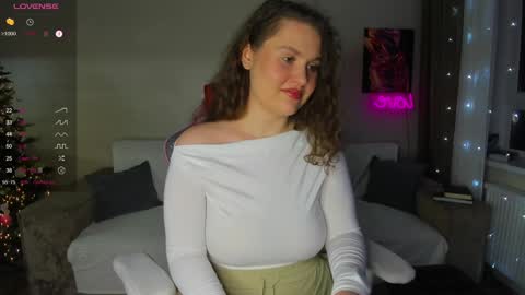 Snapshot of my_emmy chatting on December 29, 12:34 pm Emmy online show from December 29, 12:34 pm