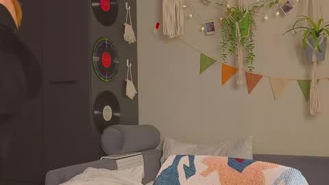  PARIS   online show from September 29, 10:25 pm