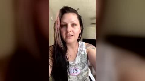 Snapshot of mychelle12 chatting on July 15, 2:55 pm mychelle12 online show from July 15, 2:55 pm