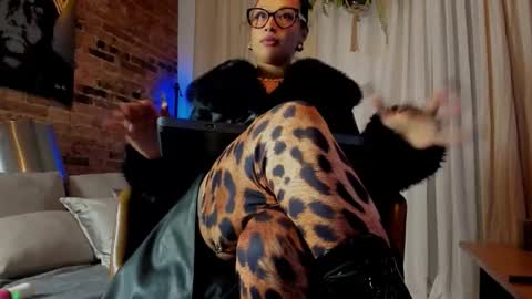 Snapshot of mydoc_lolac chatting on November 14, 8:29 pm Lola online show from November 14, 8:29 pm