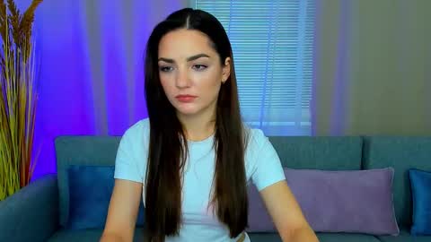 Ella online show from October 14, 1:23 pm