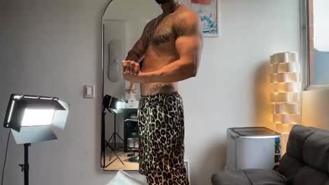 Myke esthetic online show from February 18, 8:38 pm