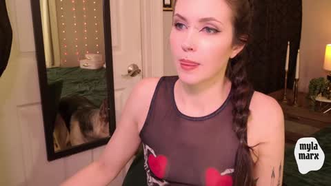 Snapshot of myla_marx chatting on December 27, 8:35 am Myla Marx online show from December 27, 8:35 am