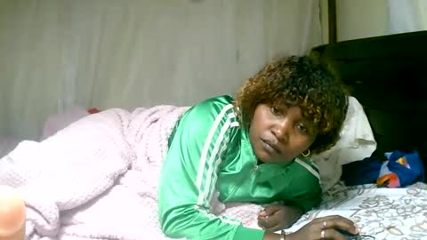 Snapshot of mylindasweet chatting on January 12, 12:01 pm linda online show from January 12, 12:01 pm