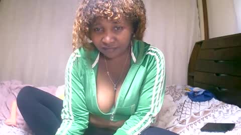 Snapshot of mylindasweet chatting on January 12, 6:05 pm linda online show from January 12, 6:05 pm