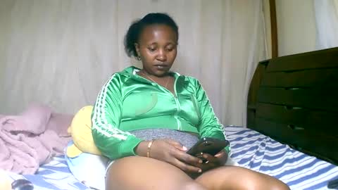 Snapshot of mylindasweet chatting on January 26, 3:48 am linda online show from January 26, 3:48 am