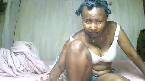 Snapshot of mylindasweet chatting on February 1, 4:11 pm linda online show from February 1, 4:11 pm