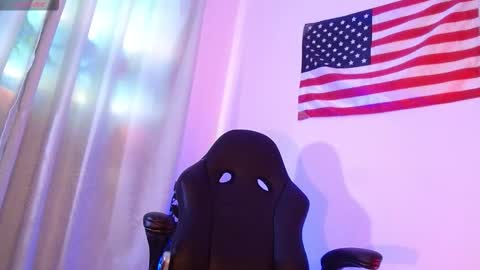 Snapshot of mylowallacee chatting on October 29, 7:15 pm Mylo Wallace online show from October 29, 7:15 pm