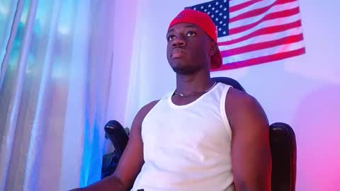 Snapshot of mylowallacee chatting on November 5, 7:25 pm Mylo Wallace online show from November 5, 7:25 pm