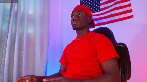 Snapshot of mylowallacee chatting on November 26, 7:37 pm Mylo Wallace online show from November 26, 7:37 pm