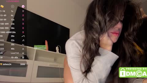 Snapshot of mymelisa chatting on February 20, 9:44 am hey its Mel online show from February 20, 9:44 am