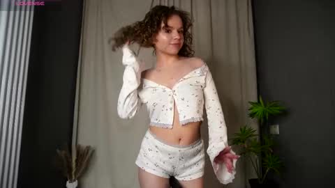 Monique with Curls online show from March 21, 8:23 pm