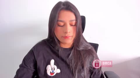 Snapshot of mypretty_isabella chatting on December 1, 5:02 pm Bella online show from December 1, 5:02 pm