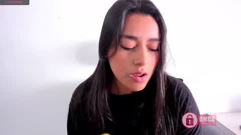 Snapshot of mypretty_isabella chatting on January 10, 4:20 pm Bella online show from January 10, 4:20 pm