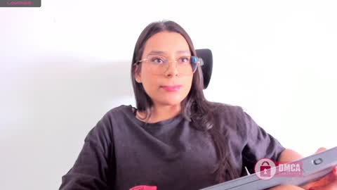 Snapshot of mypretty_isabella chatting on January 22, 5:38 pm Bella online show from January 22, 5:38 pm