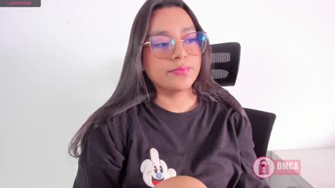 Snapshot of mypretty_isabella chatting on January 28, 3:04 pm Bella online show from January 28, 3:04 pm