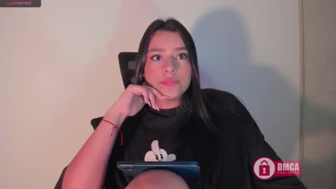 Snapshot of mypretty_isabella chatting on February 18, 2:49 am Bella online show from February 18, 2:49 am