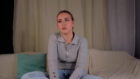 myrahenley online show from April 8, 11:10 am