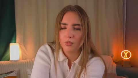 myrahenley online show from April 14, 12:33 pm