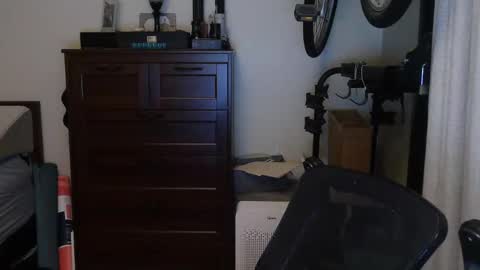 Just hanging out - No pressure online show from June 3, 4:04 am
