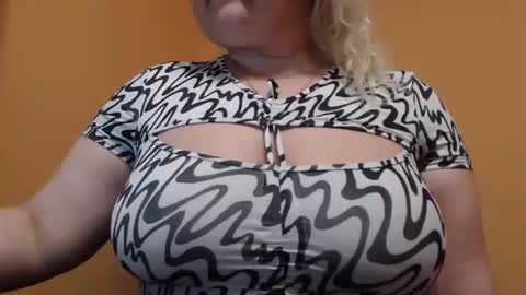 Snapshot of mysterious_d1an3 chatting on May 18, 4:35 pm Diane online show from May 18, 4:35 pm
