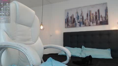 Snapshot of mysterious_girl42 chatting on December 27, 4:43 pm No Name online show from December 27, 4:43 pm