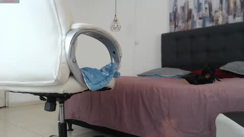 Snapshot of mysterious_girl42 chatting on January 21, 2:05 pm No Name online show from January 21, 2:05 pm